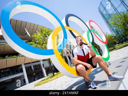 Lukas Weißhaidinger (AUT) domenica 1 agosto 2021, con la medaglia di bronzo dopo la cerimonia ufficiale di premiazione della gara di disco dei Giochi Olimpici di Tokyo, Giappone. - 20210801 PD6314 - Rechteinfo: Diritti gestiti (RM) Foto Stock