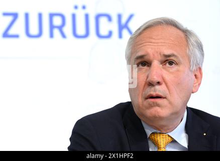 AUSTRIA; VIENNA; 20220809: Candidato alla presidenza dell'FPOe Walter Rosenkranz durante la conferenza stampa "la mia strada verso la presidenza federale" a Vienna il 9 agosto 2022 - 20220809 PD2682 - Rechteinfo: Diritti gestiti (RM) Foto Stock