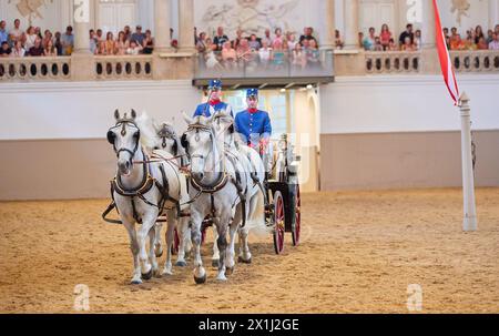 Georg HABSBURG LOTHRINGEN e le sue figlie Sophia e Ildiko visitano la scuola di equitazione spagnola a Vienna, Austria, il 17 luglio 2019. Carrello - 20190717 PD12257 - Rechteinfo: Diritti gestiti (RM) Foto Stock