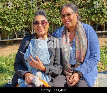 Ana Milva GOMES con la bambina Isabella Rose e sua madre Maria, Pasqua 2020, il 9 aprile 2020 a Vienna, Austria. - 20200409 PD10625 - Rechteinfo: Diritti gestiti (RM) Foto Stock