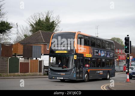 Autobus National Express West Midlands n. 16 presso Old Walsall Road, Hamstead, Birmingham, West Midlands, Regno Unito Foto Stock