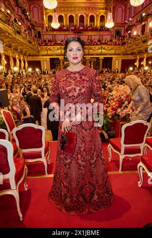 Copyright: Starpix/ Alexander TUMA, 80° ballo filarmonico di Vienna al Musikverein il 19 gennaio 2023 a Vienna, Austria. Anna NETREBKO - 20230119 PD18758 - Rechteinfo: Diritti gestiti (RM) Foto Stock