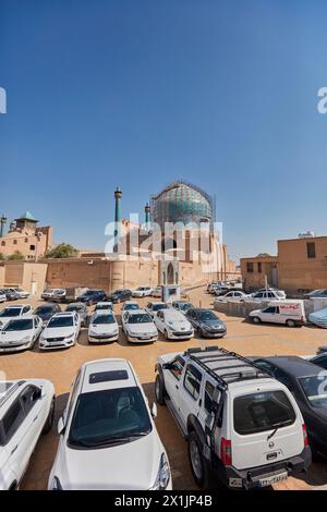 Parcheggio auto presso la Moschea dello Scià (Masjed-e Shah) a Isfahan, Iran. Foto Stock