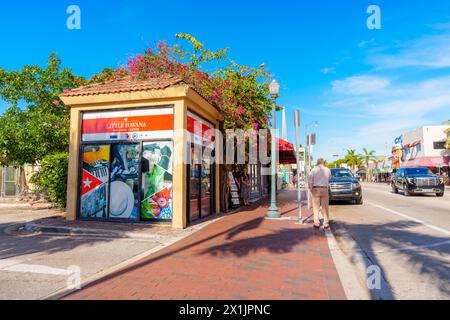 Miami, Florida, Stati Uniti d'America - 12 aprile 2024: Foto stock Little Havana Welcome Center Calle Ocho Foto Stock