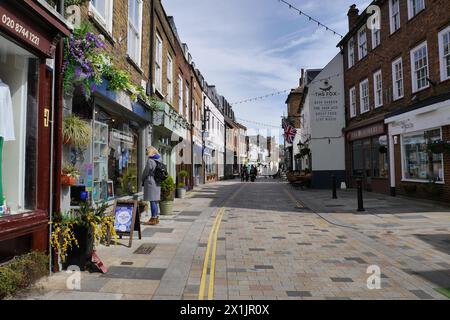 Church Street panoramica di domenica a Twickenham, Londra Foto Stock