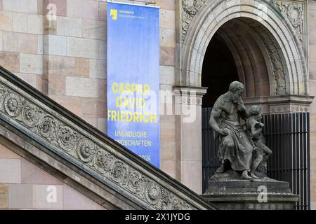 Berlino, Germania. 17 aprile 2024. La mostra 'Caspar David Friedrich. Paesaggi infiniti' in occasione del 250° anniversario della nascita dell'artista possono essere visti nella alte Nationalgalerie. Crediti: Jens Kalaene/dpa/Alamy Live News Foto Stock