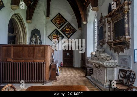 La Cappella Lepre è annessa alla Chiesa della Santissima Trinità a Stow Bardolph, Norfolk. La cappella fu aggiunta alla chiesa da John Hare nel 1624. Foto Stock