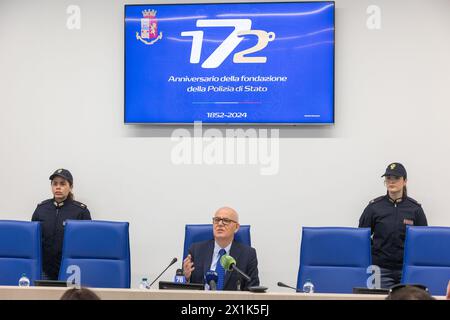 Milano, Italia. 17 aprile 2024. Il questore di Milano Giuseppe Petronzi incontra la stampa per il resoconto dell'anno di attività della polizia di Stato - Cronaca - Milano, Italia - Mercoledì, 17 aprile 2024 (foto Stefano porta/LaPresse) il Commissario della polizia di Milano Giuseppe Petronzi incontra la stampa per la relazione sull'anno di attività della polizia di Stato - News - Milano, Italia - mercoledì 17 aprile 2024 (foto Stefano porta/LaPresse) credito: LaPresse/Alamy Live News Foto Stock
