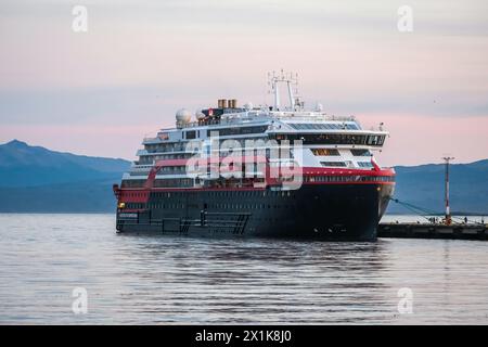 Ushuaia, Tierra del Fuego, Argentina - nave da spedizione, nave da crociera antartica MS Fridtjof Nansen si trova nel porto di Ushuaia presso il canale di Beagle Foto Stock