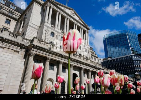 Bank of England, Londra, Regno Unito. 17 aprile 2024. L'inflazione del Regno Unito scende al 3,2%. Crediti: Matthew Chattle/Alamy Live News Foto Stock