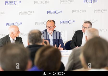 Monaco, Germania. 17 aprile 2024. Il leader della CDU Germania e leader del gruppo paraliamentario della CDU/CSU Friedrich Merz il 17 aprile 2024 presso il Pressclub di Monaco, Germania. (Foto di Alexander Pohl/Sipa USA) credito: SIPA USA/Alamy Live News Foto Stock