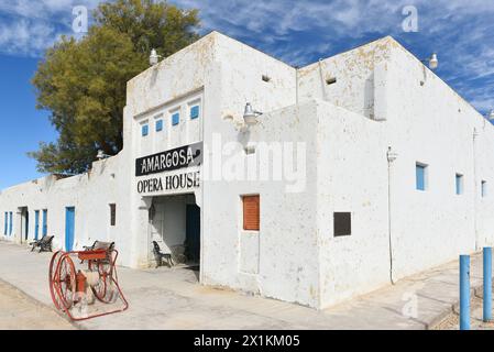 DEATH VALLEY JUNCTION, CALIFORNIA - 14 aprile 2024: L'Amargosa Opera House, un luogo di ritrovo musicale e hotel vicino al Death Valley National Park. Foto Stock