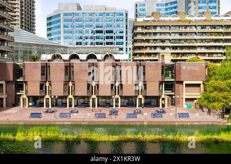 Esterno della Guildhall School of Music and Drama presso la Barbican Estate, Londra, Inghilterra Foto Stock