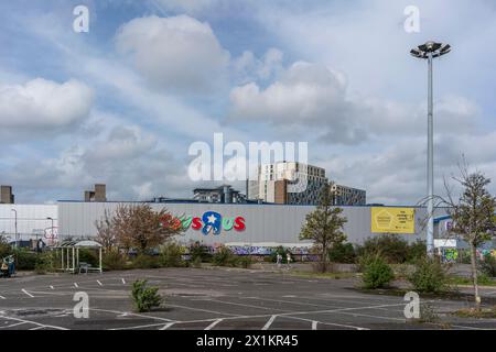 L'ex sito Toys R Us di Southampton, sulla Western Esplanade, attualmente abbandonato, ha ricevuto l'approvazione per lo sviluppo del sistema Maritime Gateway 2024 Foto Stock