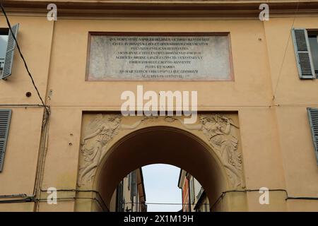 Iscrizione latina sulla proprietà di Domenico Marchelli a Reggio Emilia nel nord Italia Foto Stock