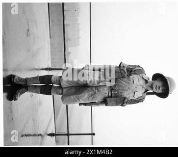 Un soldato indossa un'uniforme tropicale progettata per il dispiegamento all'estero, British Army. Foto Stock