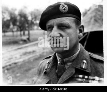 ITALIA: OTTAVA CONFERENZA DELL'ESERCITO PRESSO IL QUARTIER GENERALE DEL TAC - LIEUT. Generale E.L.M. Burns, British Army Foto Stock