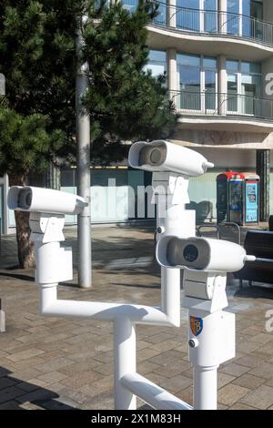 Binocolo a Derby Square incentrato sulla torre dell'orologio del Municipio di Liverpool Foto Stock