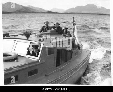 PATTUGLIA BARCHE A MOTORE PER I LAGHI SCOZZESI - Un primo piano di una delle barche a motore che mostra l'equipaggio. Notate le cime del tetto della barca per fortuna, British Army Foto Stock