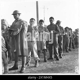 ARRIVO DI TRUPPE EVACUATE DA CRETA - truppe, per lo più Maori, sulla banchina dopo lo sbarco, British Army Foto Stock