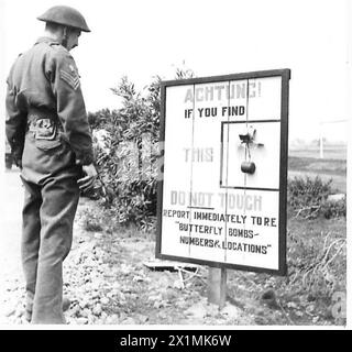 La RAF prende il controllo della pista di atterraggio di Anzio, mentre il personale della Quinta Armata viene avvertito del pericolo di bombe antipersona a farfalla nell'area della testa di ponte. Foto Stock