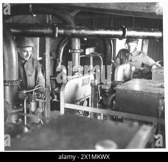 PULIZIA DELLE MINE CON GETTO D'ACQUA AD ALTA PRESSIONE - pompa ad alta pressione, con disposizione generale, British Army Foto Stock