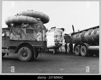 SCONFIGGENDO l'ARMA CHIAVE DELLA GERMANIA: LIBERATOR contro U-BOAT - 9576 (foto pubblicata nel 1943) il Liberator fu rifornito, e i suoi gommoni controllati, la Royal Air Force Foto Stock