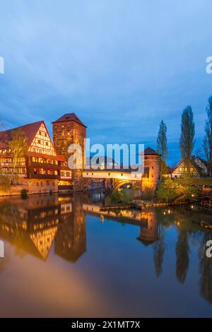 Nürnberg, Norimberga: fiume Pegnitz, casa Weinstadel, torre Wasserturm, casa Henkerhaus, bridge Henkersteg (FLTR) a Mittelfranken, Franconia centrale, Foto Stock