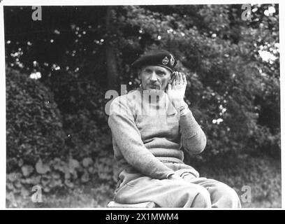 FORZE ALLEATE NELLA CAMPAGNA DI NORMANDIA 1944 - il generale Sir Bernard Montgomery si rivolge ai corrispondenti di guerra alleati in una conferenza stampa presso il suo quartier generale, 11 giugno 1944, Foto Stock