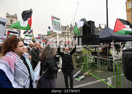 Parliament Square, Londra, Regno Unito. 17 aprile 2024. Israele continua il suo assalto genocida e bombarda l'ospedale di Gaza, in Palestina. Mentre il genocidio a Gaza continua, Israele minaccia una guerra più ampia e catastrofica contro l'Iran. Credito: Vedi li/Picture Capital/Alamy Live News Foto Stock