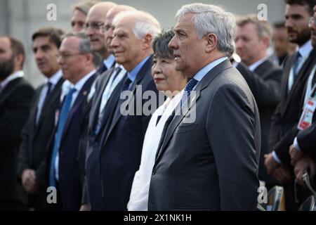 Capri, Italia. 17 aprile 2024. Ministro esteri Italia Antonio Tajani al G7 Italia 2024, riunione dei Ministri degli esteri, Capri, Italia, Mercoledi 17 aprile 2024, (foto Alessandro Garofalo/LaPresse)il ministro degli Esteri italiano Antonio Tajani, a destra, accoglie Josep Borrell, capo della politica estera dell'Unione europea, alla riunione dei Ministri degli Esteri del G7, sull'isola di Capri, Italia, mercoledì 17 aprile, 2024. (foto Alessandro Garofalo/LaPresse) credito: LaPresse/Alamy Live News Foto Stock