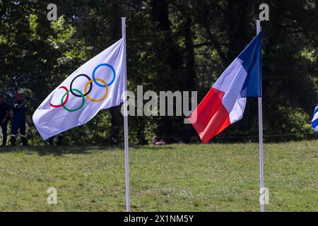 Olympia, Grecia - 15 aprile 2024: Prova finale della cerimonia di accensione della fiamma olimpica per i Giochi Olimpici estivi di Parigi 2024 nell'antica Olym Foto Stock