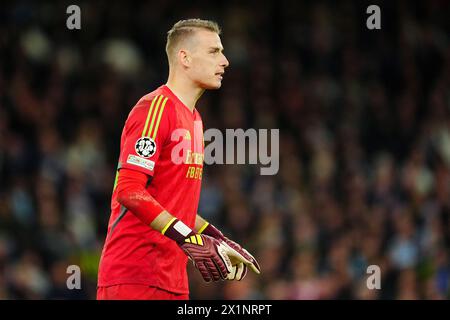 Andriy Lunin del Real Madrid durante i quarti di finale di UEFA Champions League, partita di andata e ritorno all'Etihad Stadium di Manchester. Data foto: Mercoledì 17 aprile 2024. Foto Stock