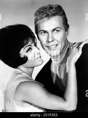 Connie Francis, Harve Presnell, sul set del film, 'When the Boys Meet the Girls', MGM, 1965 Foto Stock