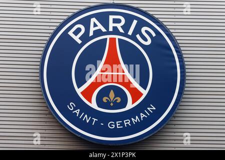 Logo della squadra di calcio francese della Ligue 1 Paris Saint-Germain sullo stadio Parc des Princes Foto Stock