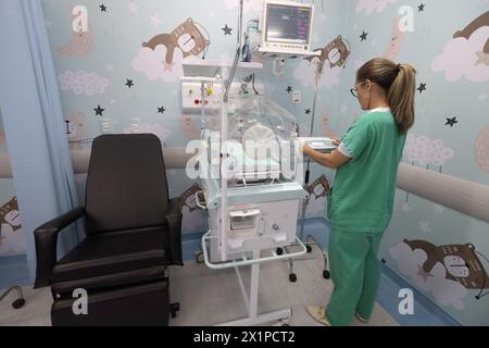 Irece, bahia, brasile - 17 marzo 2024: Unità di terapia intensiva infantile di un ospedale pubblico nella città di Irece. Foto Stock