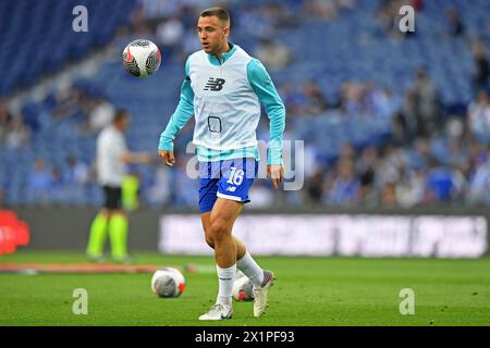 17 aprile 2024: Dragon Stadium, Porto, Porugal: TACA del Portogallo semifinale, FC Porto contro Victoria: Nicolás González di Porto riscalda Foto Stock