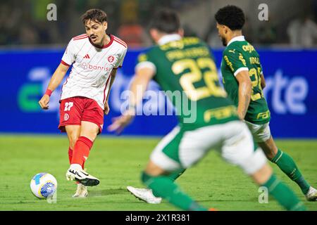 Barueri, Brasile. 17 aprile 2024. Mauricio dell'Internacional, durante la partita tra Palmeiras e Internacional, per la serie A 2024 brasiliana, all'Arena Barueri, a Barueri il 17 aprile. Foto: Max Peixoto/DiaEsportivo/Alamy Live News crediti: DiaEsportivo/Alamy Live News Foto Stock