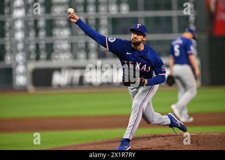 Il lanciatore dei Texas Rangers Dane Dunning (33) durante la partita di baseball della MLB tra i Texas Rangers e gli Houston Astros il 12 aprile 2024 a Minute Maid Foto Stock