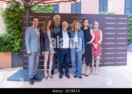 Roma, Italia. 17 aprile 2024. Il cast partecipa alla photocall del film "confidenza" all'Hotel De la Ville di Roma (foto di Matteo Nardone/Pacific Press) crediti: Pacific Press Media Production Corp./Alamy Live News Foto Stock