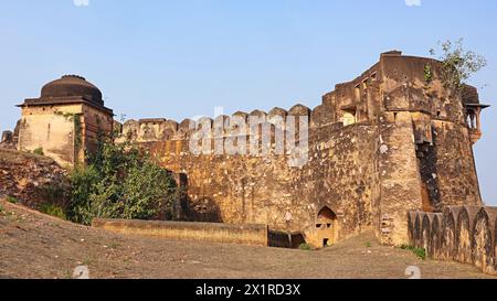 Vista della fortezza in rovina di Talbehat Fort, Talbahat, Jhansi, Uttar Pradesh, India. Foto Stock