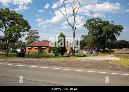 Proprietà rurale con superficie su Luddenham Road all'angolo con Elizabeth Drive, Badgerys Creek, Western Sydney, la zona di sviluppo è tutt'intorno Foto Stock