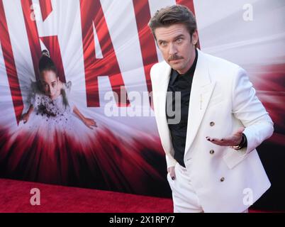 Los Angeles, Stati Uniti. 17 aprile 2024. Dan Stevens arriva all'ABIGAIL Los Angeles Premiere della Universal Pictures tenutasi al Regency Village Theatre di Westwood, CALIFORNIA, mercoledì 17 aprile 2024. (Foto di Sthanlee B. Mirador/Sipa USA) credito: SIPA USA/Alamy Live News Foto Stock