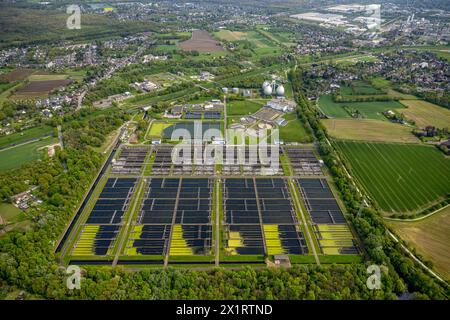 Luftbild, Kläranlage Klärwerk Emschermündung, Holten, Oberhausen, Ruhrgebiet, Nordrhein-Westfalen, Deutschland ACHTUNGxMINDESTHONORARx60xEURO *** Vista aerea, impianto di trattamento delle acque reflue, impianto di trattamento delle acque reflue di Emschermündung, Holten, Oberhausen, regione della Ruhr, Renania settentrionale-Vestfalia, Germania ATTENTIONxMINDESTHONORARx60xEURO Foto Stock