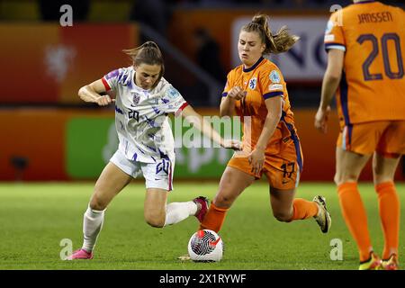 BREDA - (L-R) Emilie Haavi delle donne norvegesi, Victoria Pelova delle donne olandesi durante la partita di qualificazione al Campionato europeo femminile nel gruppo A1 tra Paesi Bassi e Norvegia allo stadio Rat Verlegh il 9 aprile 2024 a Breda, Paesi Bassi. ANP | Hollandse Hoogte | MAURICE VAN STEEN Foto Stock