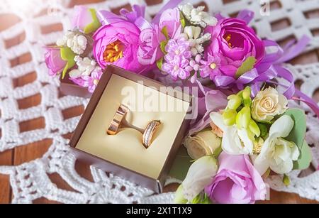 Anelli di nozze. Simboli di matrimonio, attributi. Festa, festa. Foto Stock