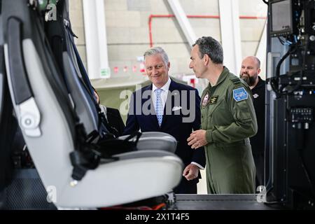 Melsbroek, Belgio. 18 aprile 2024. Re Filippo - Filip del Belgio nella foto durante una visita all'aeroporto militare di Melsbroek, il terzo e ultimo giorno della visita ufficiale di stato della coppia reale lussemburghese in Belgio, giovedì 18 aprile 2024, a Bruxelles. BELGA PHOTO LAURIE DIEFFEMBACQ credito: Belga News Agency/Alamy Live News Foto Stock