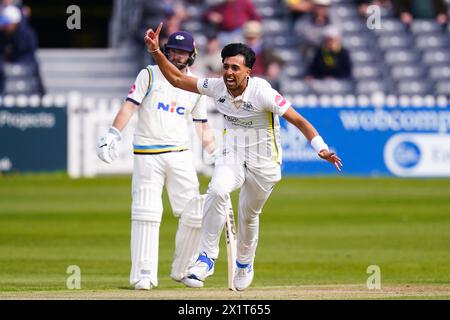 Bristol, Regno Unito, 12 aprile 2024. L'Ajeet Singh Dale del Gloucestershire festeggia prima di vedere il wicket non consegnato Foto Stock