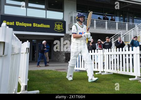 Joe Root dello Yorkshire entra in battuta durante la partita del Vitality County Championship al Seat Unique Stadium di Bristol. Foto Stock