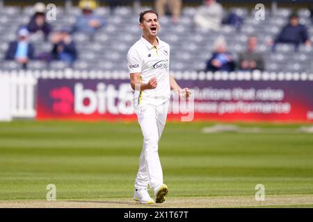 Bristol, Regno Unito, 12 aprile 2024. Zaman Akhter del Gloucestershire celebra il wicket di Harry Brook dello Yorkshire Foto Stock